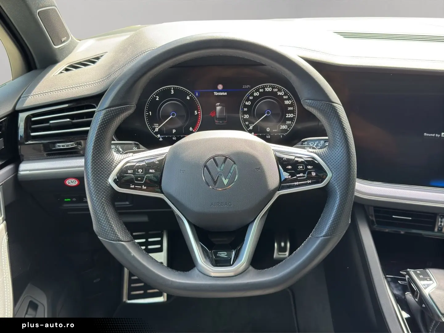 VW Touareg R-Line 3.0 TDI 4MOTION DSG AHK Pano Std-