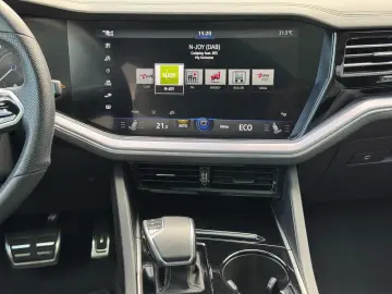 VW Touareg R-Line 3.0 TDI 4MOTION DSG AHK Pano Std-