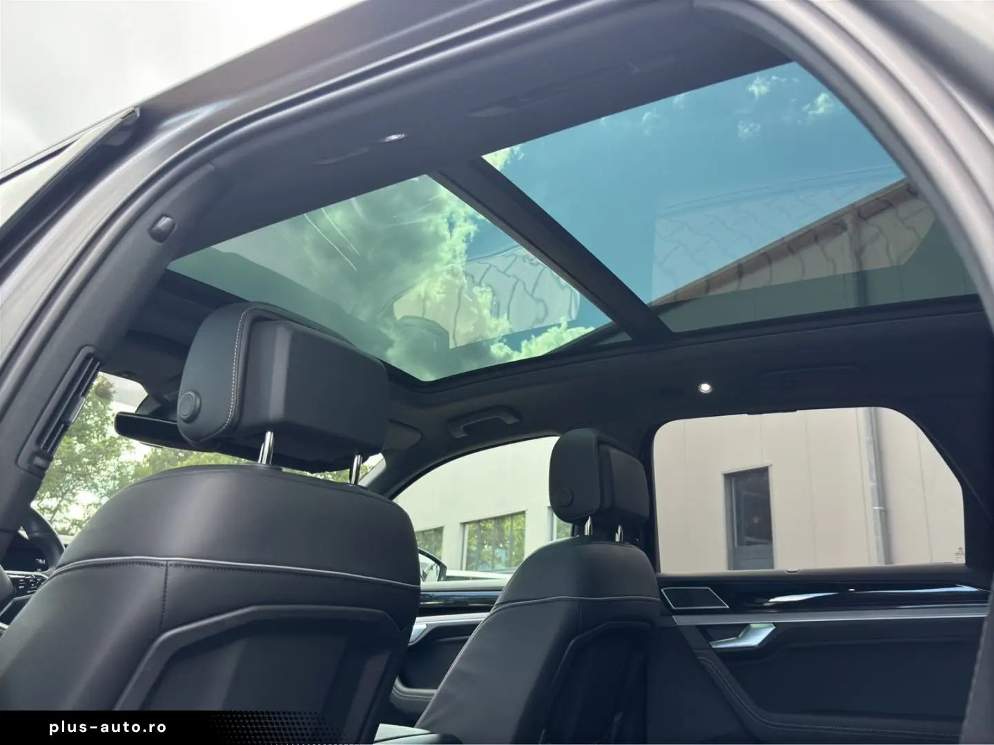 VW Touareg R-Line 3.0 TDI 4MOTION DSG AHK Pano Std-