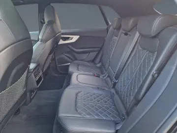 AUDI Q8 50 TDI qu 3x S line HD-MATRIX Pano S-Sitz 23