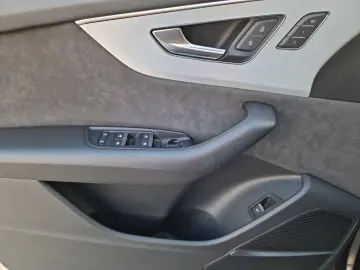 AUDI Q8 50 TDI qu 3x S line HD-MATRIX Pano S-Sitz 23