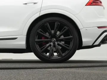 AUDI Q8 50 TDI qu. 2x S line Allr.Lenk PANO AHK StdHz