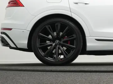 AUDI Q8 50 TDI qu. 2x S line Allr.Lenk PANO AHK StdHz