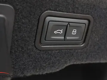 AUDI A8 50 TDI quattro S Line  AHK  Head Up  St. Heiz