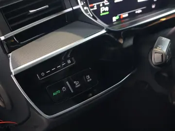 AUDI A8 50 TDI quattro S Line  AHK  Head Up  St. Heiz