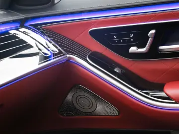 MERCEDES-BENZ S 350 d 4M INTERIEUR ROT ENERGIZING AMG Line