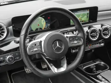 MERCEDES-BENZ CLA 250e AMG NIGHT KLIMA NAVI SHZ LED TEMP 18