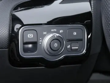 MERCEDES-BENZ CLA 250e AMG NIGHT KLIMA NAVI SHZ LED TEMP 18