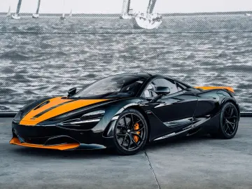 MCLAREN 720S  Performance  Carbon 1  Lifting  360   B&W