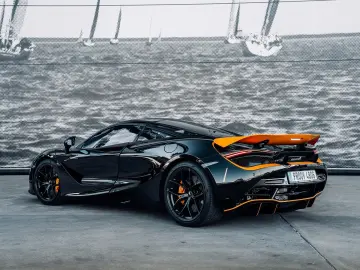 MCLAREN 720S  Performance  Carbon 1  Lifting  360   B&W