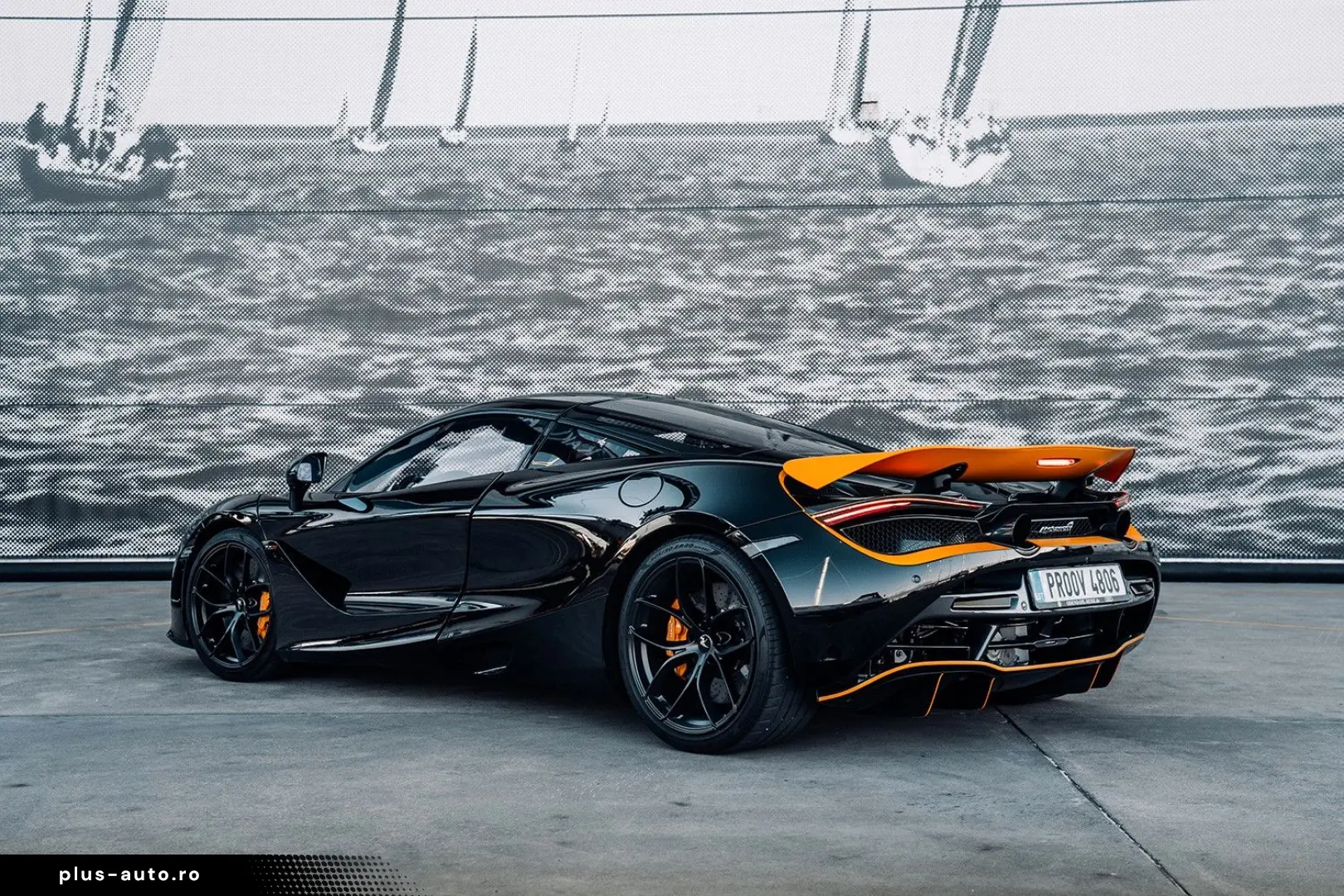 MCLAREN 720S  Performance  Carbon 1  Lifting  360   B&W