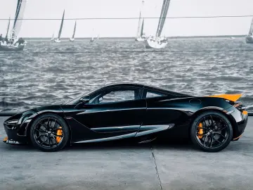 MCLAREN 720S  Performance  Carbon 1  Lifting  360   B&W