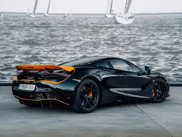 MCLAREN 720S  Performance  Carbon 1  Lifting  360   B&W