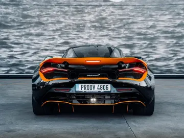 MCLAREN 720S  Performance  Carbon 1  Lifting  360   B&W