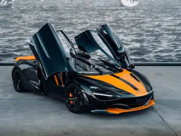 MCLAREN 720S  Performance  Carbon 1  Lifting  360   B&W