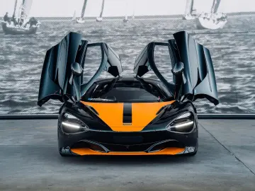 MCLAREN 720S  Performance  Carbon 1  Lifting  360   B&W