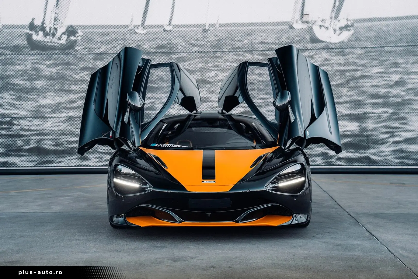 MCLAREN 720S  Performance  Carbon 1  Lifting  360   B&W
