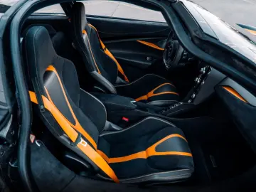 MCLAREN 720S  Performance  Carbon 1  Lifting  360   B&W