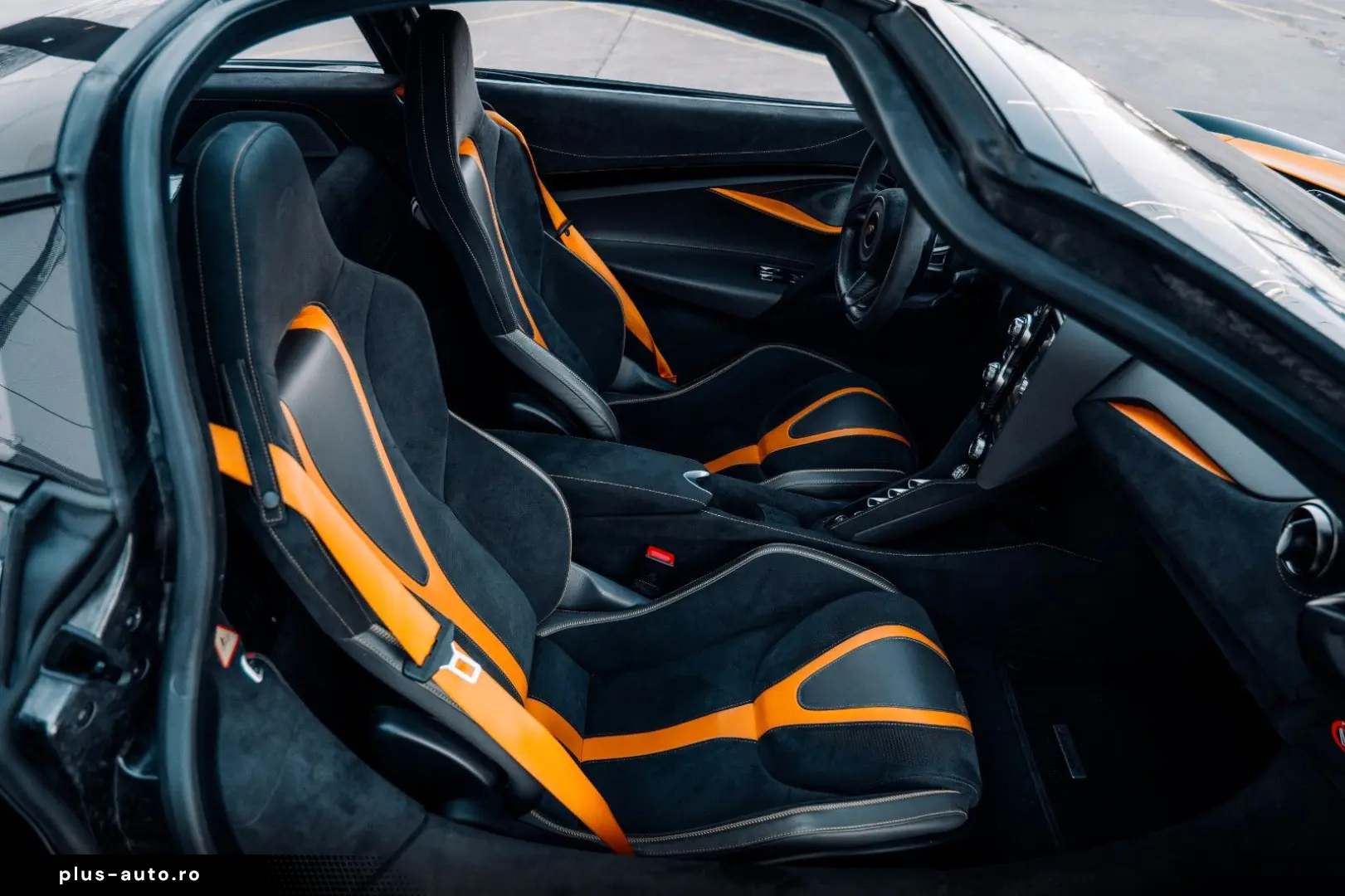 MCLAREN 720S  Performance  Carbon 1  Lifting  360   B&W