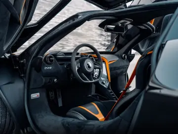 MCLAREN 720S  Performance  Carbon 1  Lifting  360   B&W