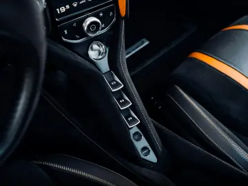MCLAREN 720S  Performance  Carbon 1  Lifting  360   B&W