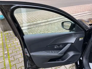 PEUGEOT 208 GT Line   Pure Tech   Pano   SHZ  1.Hand