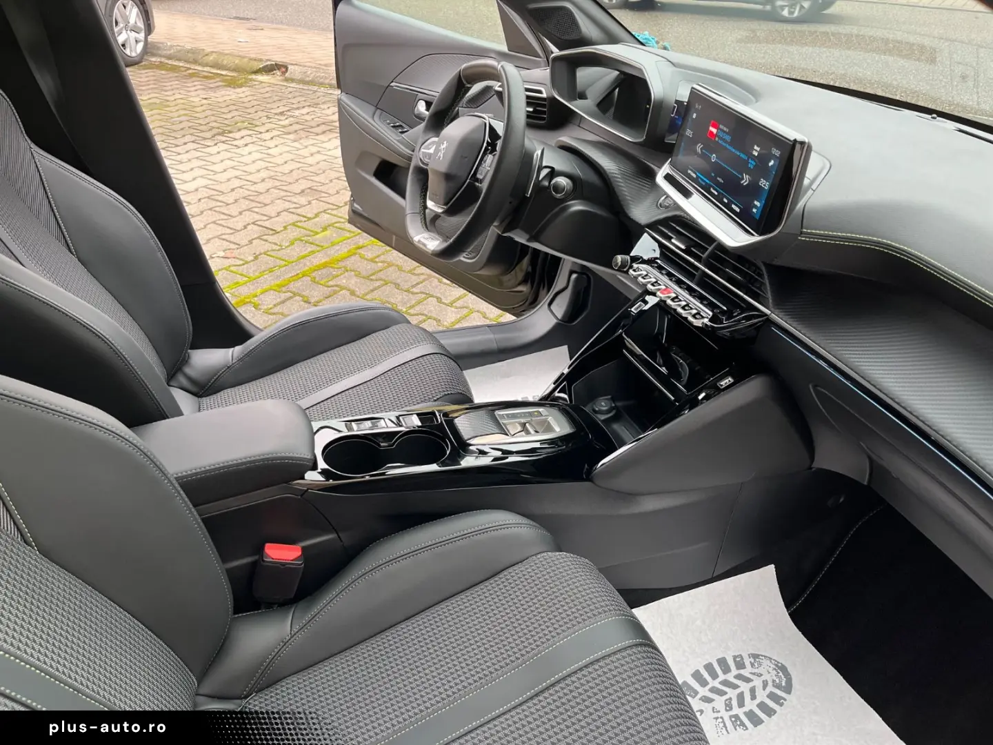 PEUGEOT 208 GT Line   Pure Tech   Pano   SHZ  1.Hand