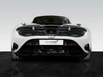 MCLAREN 750S   Ice White   Carbon Exterior