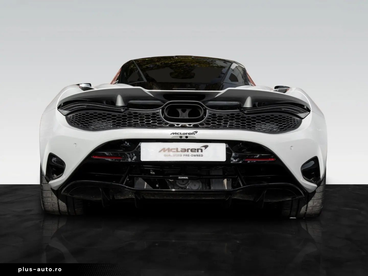 MCLAREN 750S   Ice White   Carbon Exterior