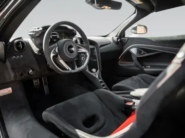 MCLAREN 750S   Ice White   Carbon Exterior