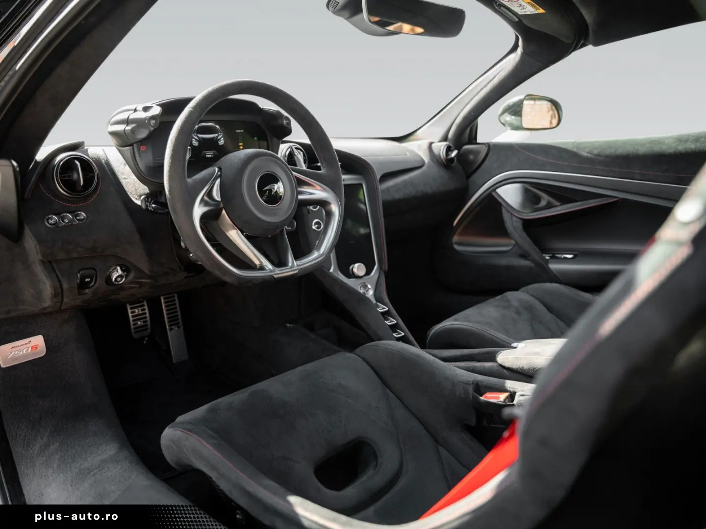 MCLAREN 750S   Ice White   Carbon Exterior