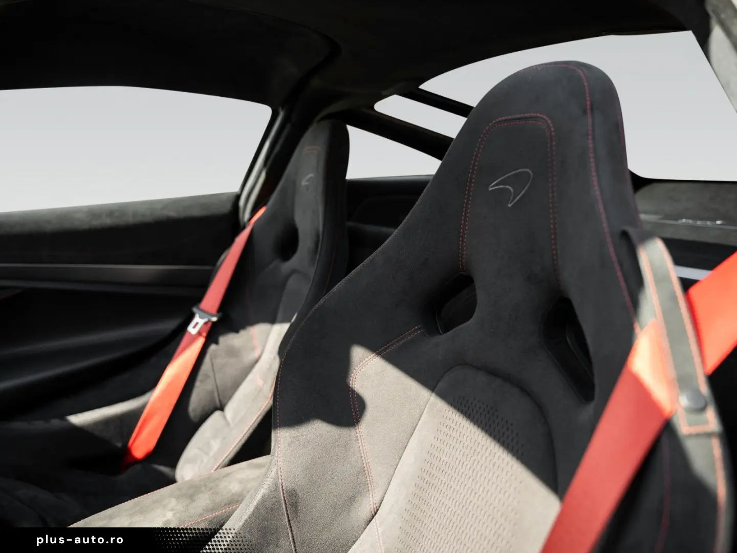 MCLAREN 750S   Ice White   Carbon Exterior