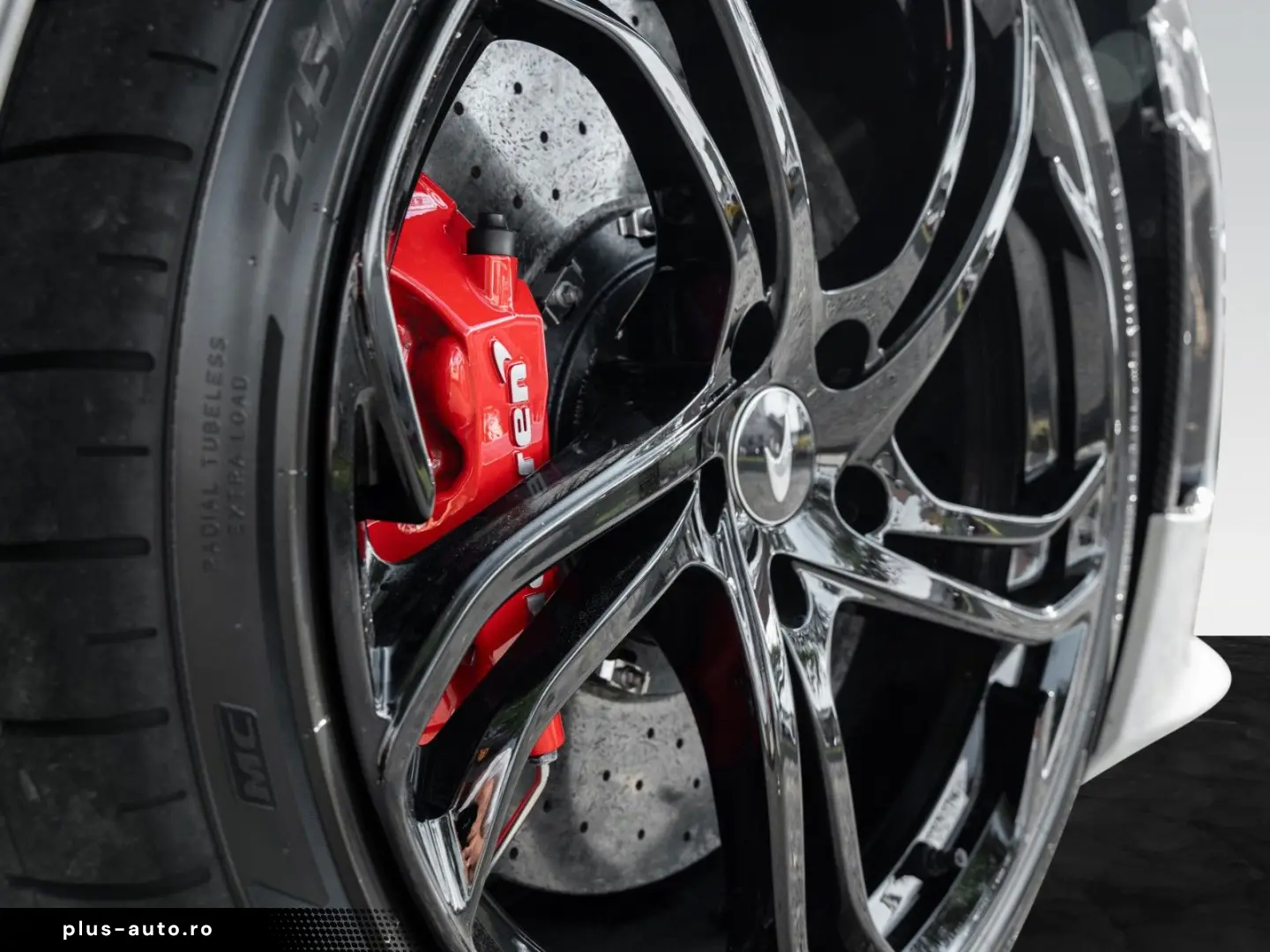 MCLAREN 750S   Ice White   Carbon Exterior