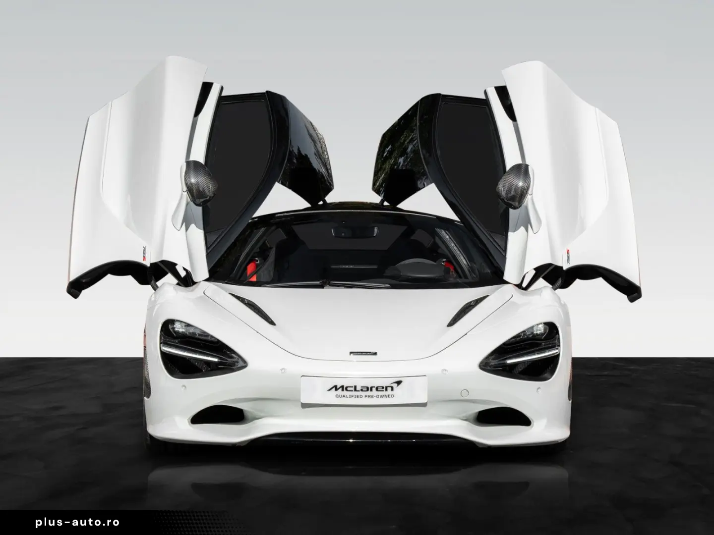 MCLAREN 750S   Ice White   Carbon Exterior