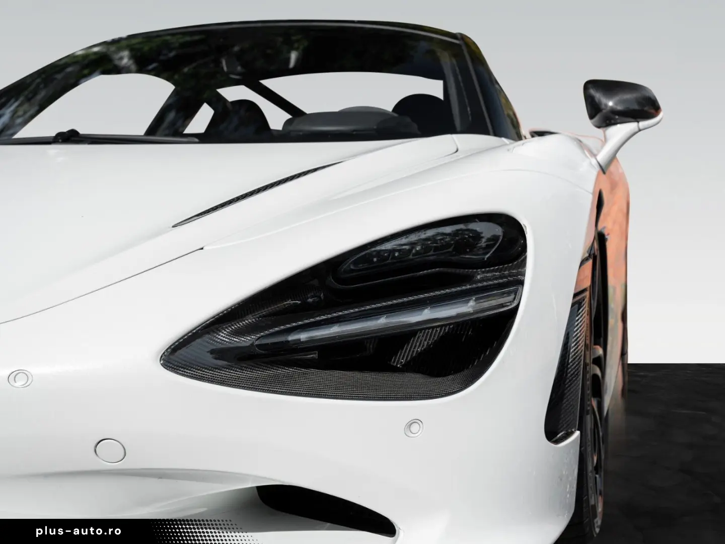 MCLAREN 750S   Ice White   Carbon Exterior