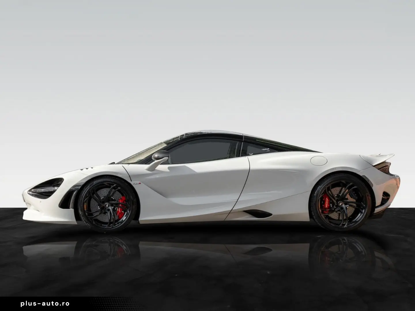 MCLAREN 750S   Ice White   Carbon Exterior