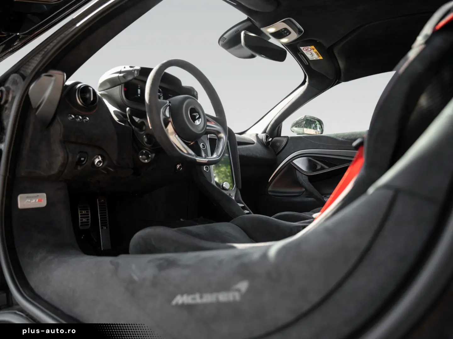 MCLAREN 750S   Ice White   Carbon Exterior