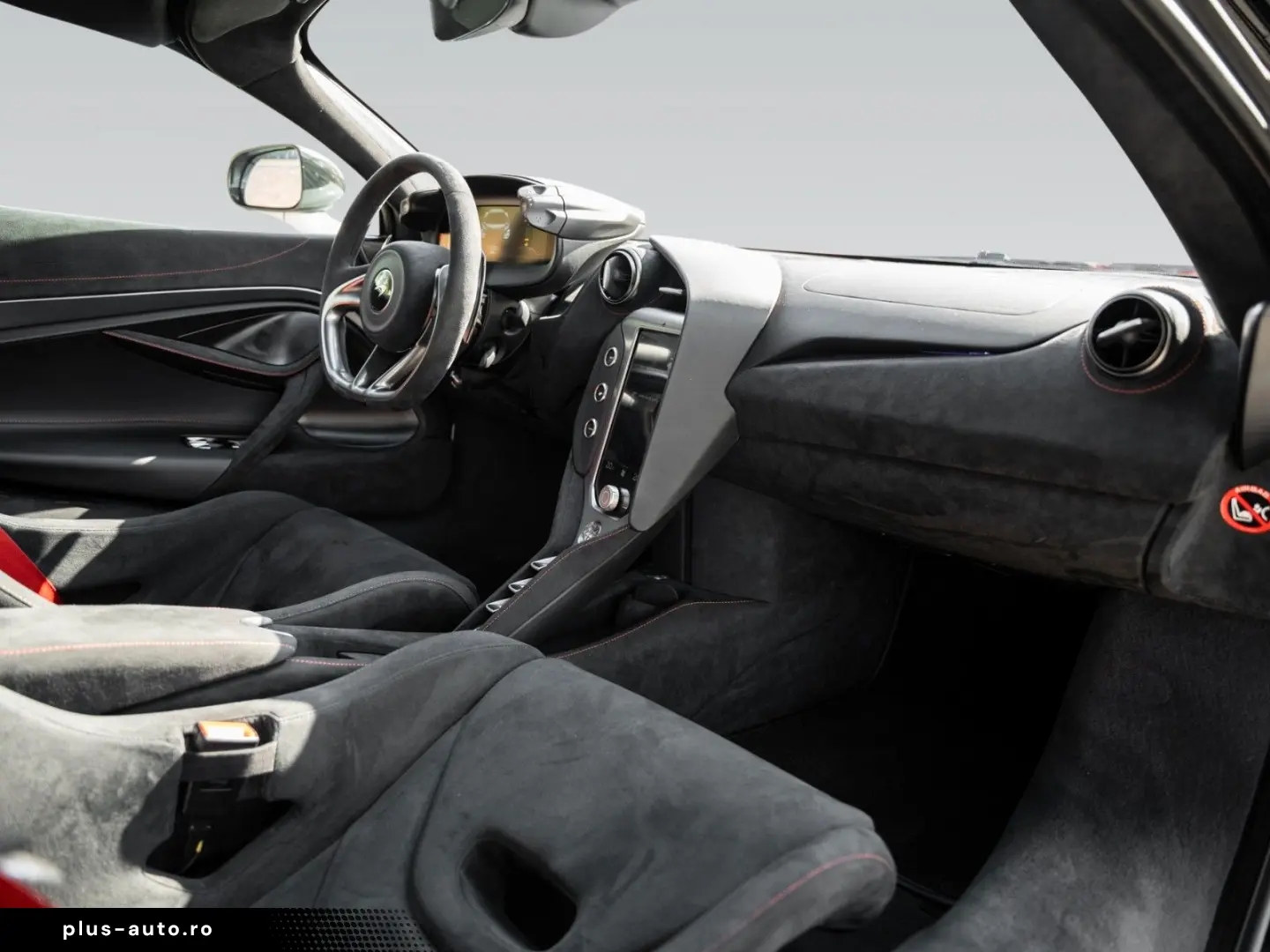 MCLAREN 750S   Ice White   Carbon Exterior