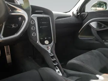 MCLAREN 750S   Ice White   Carbon Exterior