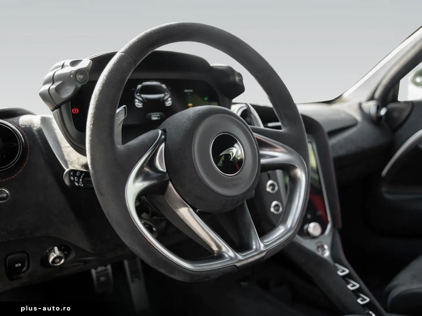 MCLAREN 750S   Ice White   Carbon Exterior