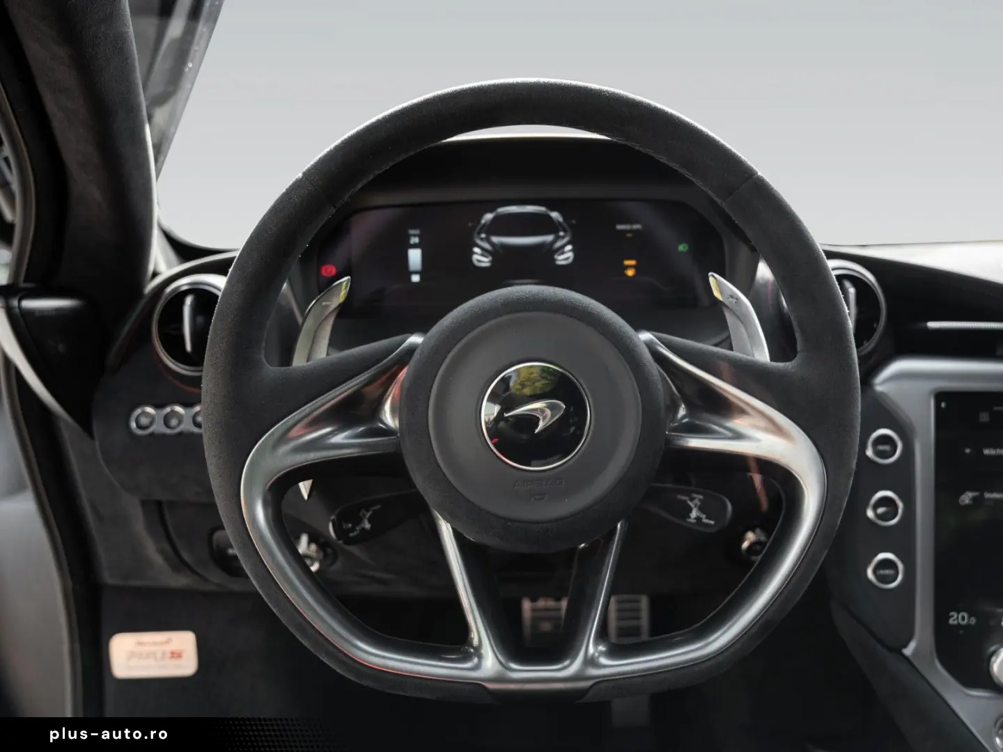 MCLAREN 750S   Ice White   Carbon Exterior