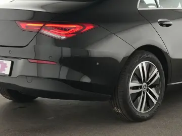 MERCEDES-BENZ CLA 180 d SHZ Park-Assist LED Kessy NAVI Temp