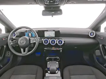 MERCEDES-BENZ CLA 180 d SHZ Park-Assist LED Kessy NAVI Temp