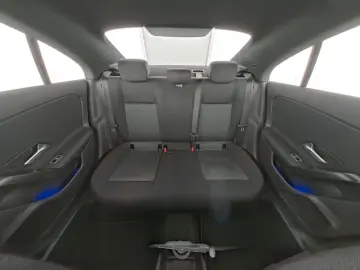 MERCEDES-BENZ CLA 180 d SHZ Park-Assist LED Kessy NAVI Temp