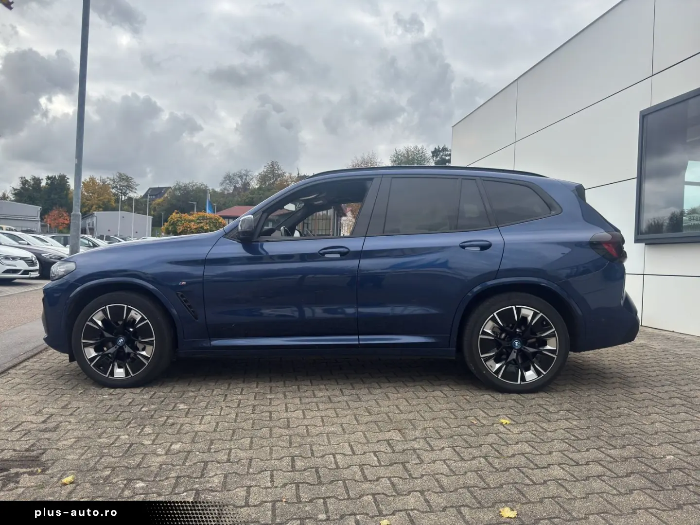 BMW iX3 Impressive LED HUD LenkHZ H&K Liv