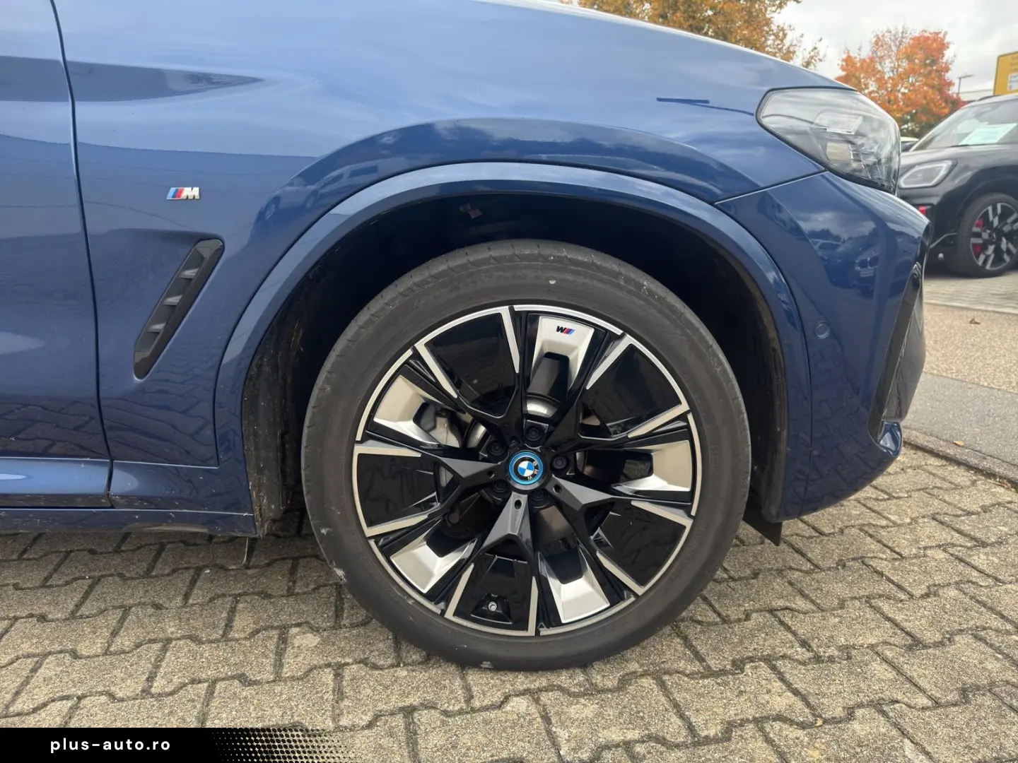 BMW iX3 Impressive LED HUD LenkHZ H&K Liv