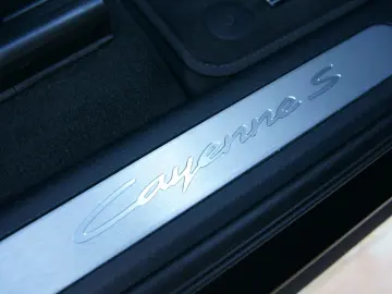 PORSCHE Cayenne Coupe S E-Hybrid  HLA INNO 18W HEADUP