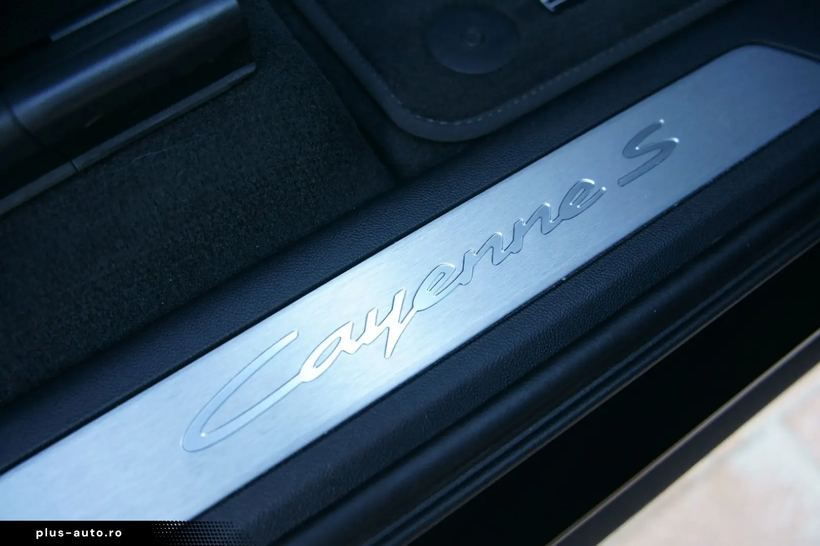 PORSCHE Cayenne Coupe S E-Hybrid  HLA INNO 18W HEADUP