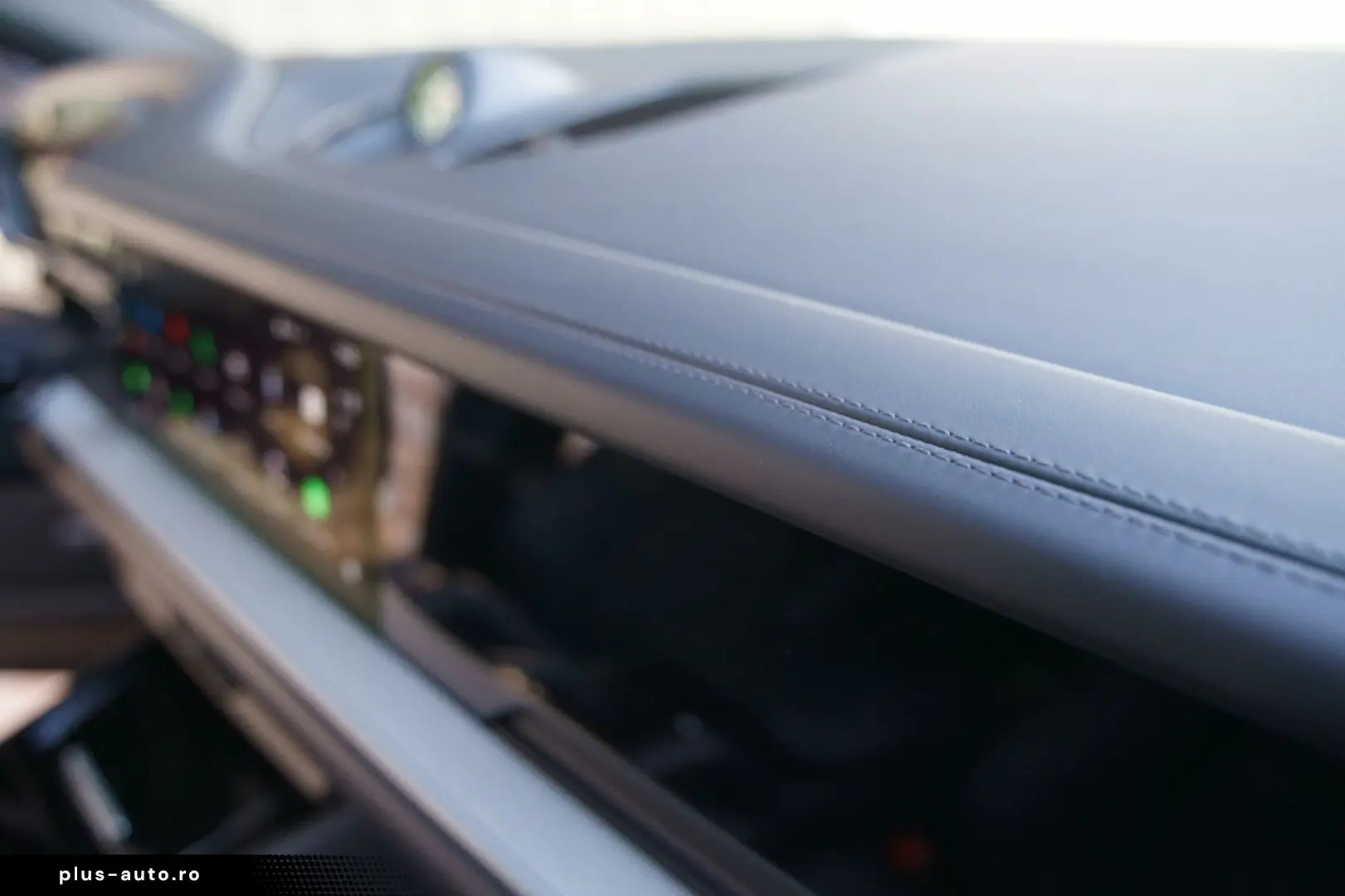 PORSCHE Cayenne Coupe S E-Hybrid  HLA INNO 18W HEADUP