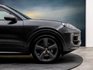 PORSCHE CAYENNE COUPE 3.0 E-HYBRID SPORTDESIGN 18w VOLL